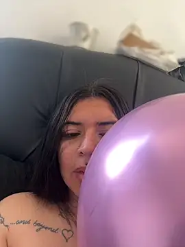 Snapshot of Devilsweet17 chatting on November 9, 2025, 3:32 pm Devilsweet17 online show from November 9, 2025, 3:32 pm