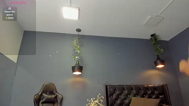 Hannah Miller   online show from January 10, 2025, 11:33 am