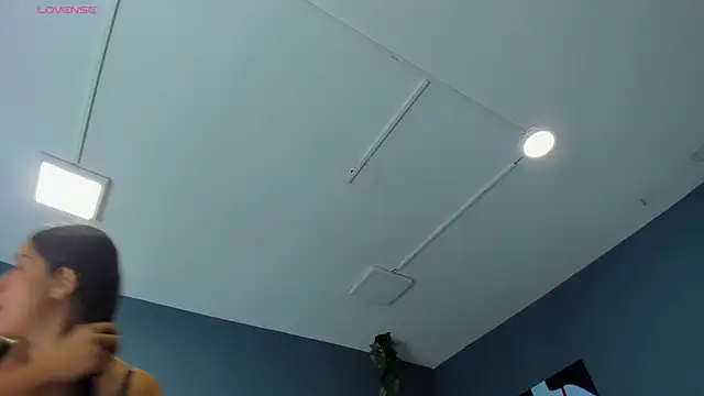 Hannah Miller   online show from March 6, 2025, 5:22 pm