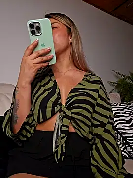 Karen San Miguel online show from January 19, 2025, 1:21 am