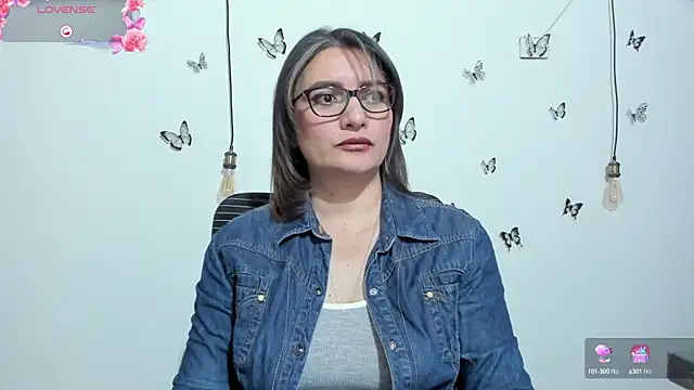 Snapshot of Amie_Adams82_ chatting on October 14, 2025, 5:14 pm Amie Adams82 online show from October 14, 2025, 5:14 pm