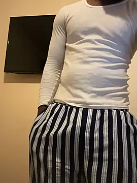 BiggieSmxll online show from June 18, 2026, 4:24 am