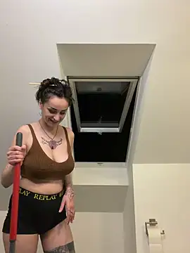 JeSuisUnTapin online show from April 15, 2026, 7:58 pm