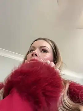 Snapshot of LoveShae_ chatting on December 18, 2024, 8:14 pm LoveShae online show from December 18, 2024, 8:14 pm