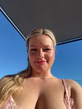 Snapshot of LoveShae_ chatting on May 13, 2026, 5:54 pm LoveShae online show from May 13, 2026, 5:54 pm