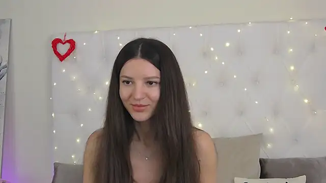 --Daniella- online show from December 3, 2025, 8:00 am