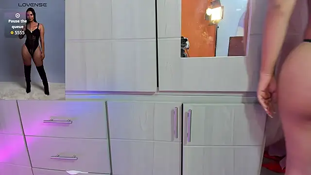 Snapshot of Anahi_Cruz7 chatting on September 15, 2025, 11:32 am Anahi Cruz7 online show from September 15, 2025, 11:32 am