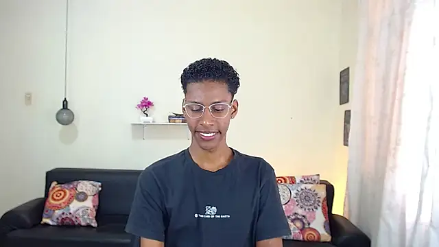 maiki18  online show from February 5, 2025, 2:05 pm