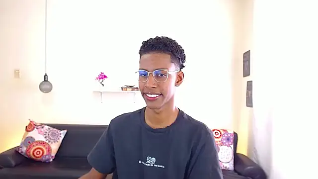 maiki18  online show from February 13, 2025, 1:59 pm