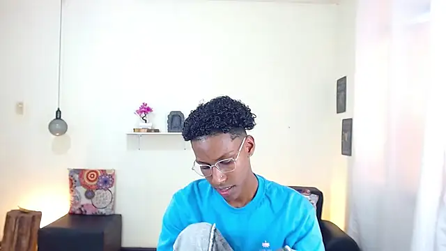 maiki18  online show from March 19, 2025, 8:00 pm