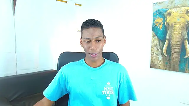 maiki18  online show from January 16, 2026, 8:35 pm