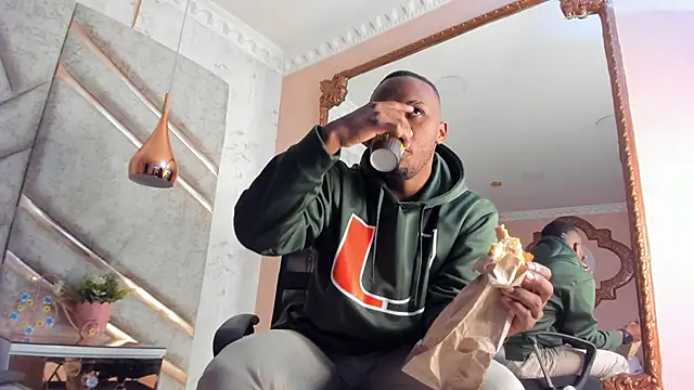 Snapshot of JamesParck chatting on January 24, 2025, 12:20 pm JamesParck online show from January 24, 2025, 12:20 pm