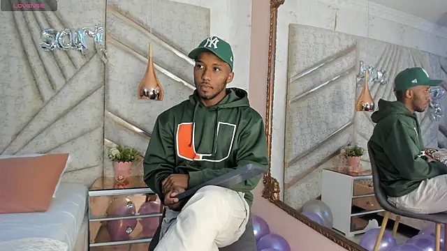 Snapshot of JamesParck chatting on February 19, 2025, 12:11 pm JamesParck online show from February 19, 2025, 12:11 pm