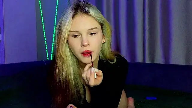 excited-kristi online show from December 23, 2024, 12:46 am