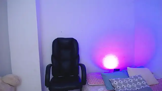 keelly richaardson1 online show from March 7, 2025, 3:51 am