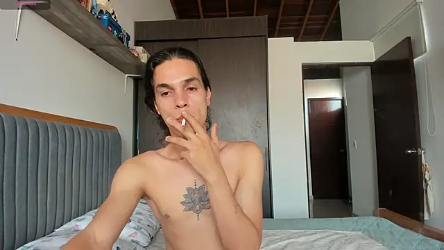 uglycoyote18 online show from December 5, 2024, 8:00 pm