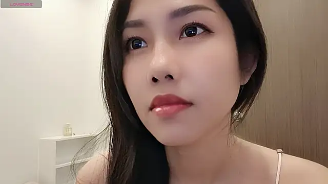 Snapshot of Sugar2k5 chatting on November 30, 2025, 7:56 am Sugar2k5 online show from November 30, 2025, 7:56 am