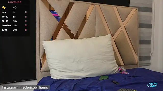 Derek w online show from October 31, 2025, 4:57 am