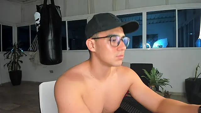 Snapshot of owengray2n chatting on December 9, 2024, 3:40 am owengray2n online show from December 9, 2024, 3:40 am