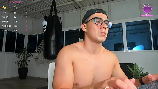 Snapshot of owengray2n chatting on December 9, 2024, 6:45 am owengray2n online show from December 9, 2024, 6:45 am