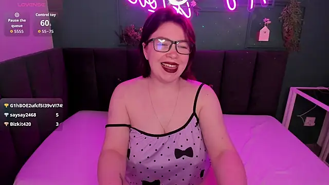 Emily Amorre online show from July 14, 2026, 2:05 am