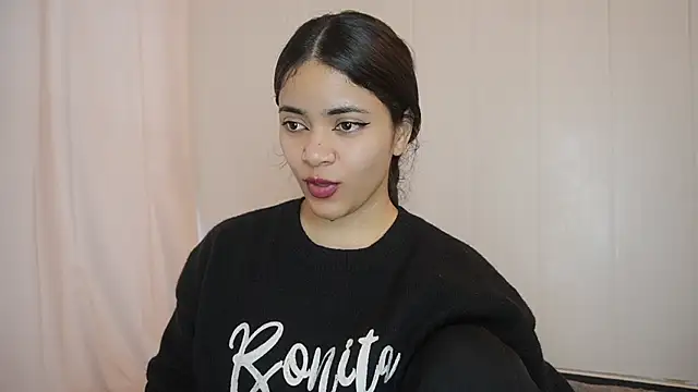 Feetgirl01 online show from February 27, 2025, 5:15 pm