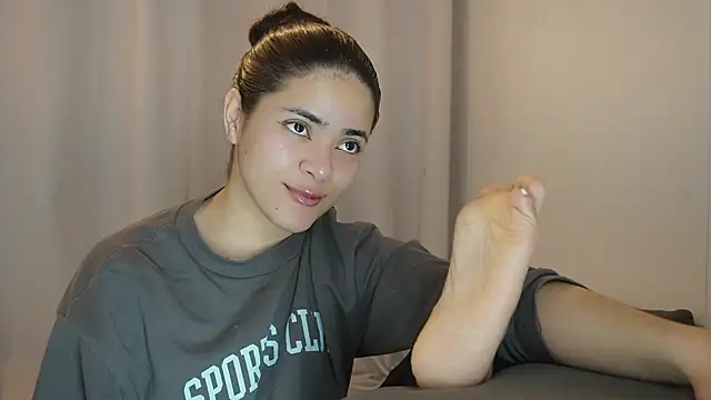 Feetgirl01 online show from March 13, 2025, 5:39 pm