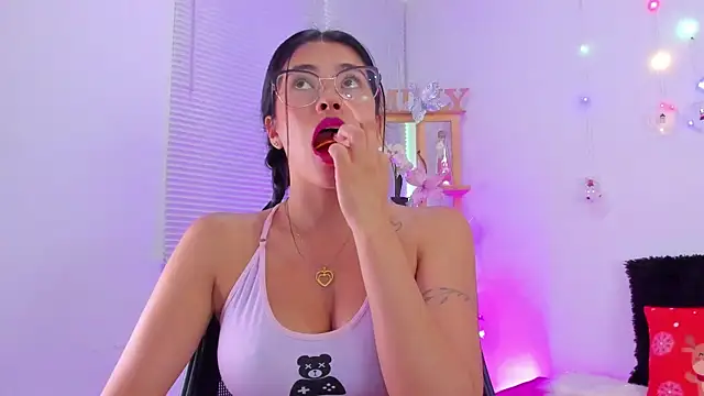 EmillySanders online show from December 15, 2024, 6:26 pm