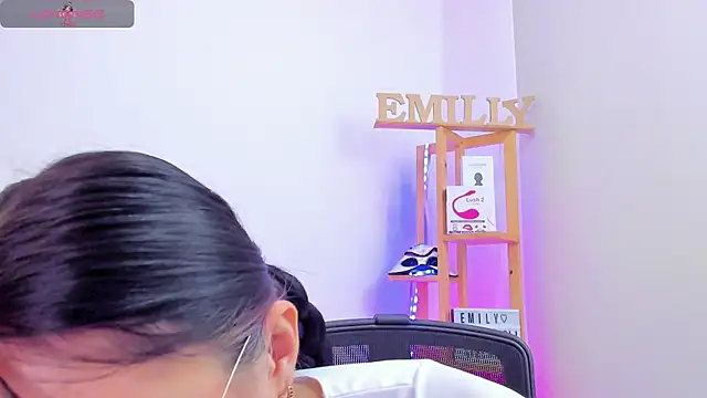 EmillySanders online show from October 10, 2025, 4:28 pm