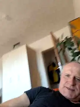 Snapshot of Milkasahne64 chatting on September 19, 2025, 11:22 am Milkasahne64 online show from September 19, 2025, 11:22 am