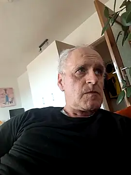 Snapshot of Milkasahne64 chatting on September 24, 2025, 10:40 am Milkasahne64 online show from September 24, 2025, 10:40 am