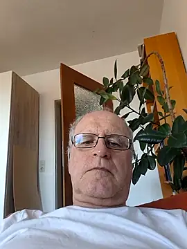 Milkasahne64 online show from May 27, 2026, 11:29 am