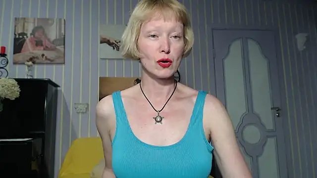 Snapshot of Marquise555 chatting on August 3, 2026, 5:38 pm Marquise555 online show from August 3, 2026, 5:38 pm