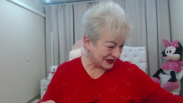 KayleSmoll online show from February 18, 2026, 7:43 pm