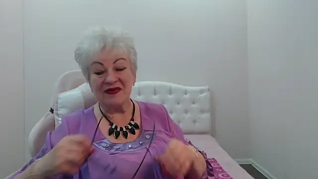 KayleSmoll online show from July 19, 2026, 6:33 pm