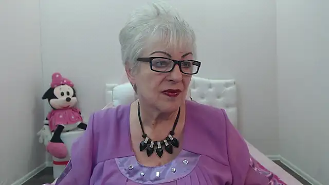 KayleSmoll online show from July 28, 2026, 6:42 pm