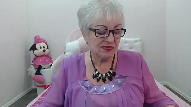 KayleSmoll online show from July 28, 2026, 7:39 pm