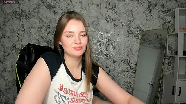 Snapshot of DeniRicchii chatting on May 4, 2026, 7:10 pm DeniRicchii online show from May 4, 2026, 7:10 pm