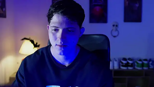 Snapshot of Hazzan_Velez chatting on November 4, 2025, 12:32 am Hazzan Velez online show from November 4, 2025, 12:32 am