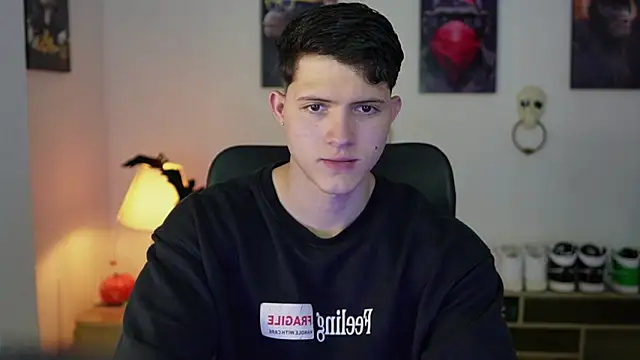 Snapshot of Hazzan_Velez chatting on November 7, 2025, 1:16 am Hazzan Velez online show from November 7, 2025, 1:16 am