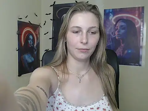 StrangerGi online show from July 27, 2026, 12:23 pm