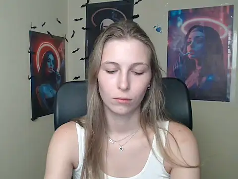 StrangerGi online show from July 28, 2026, 6:20 am