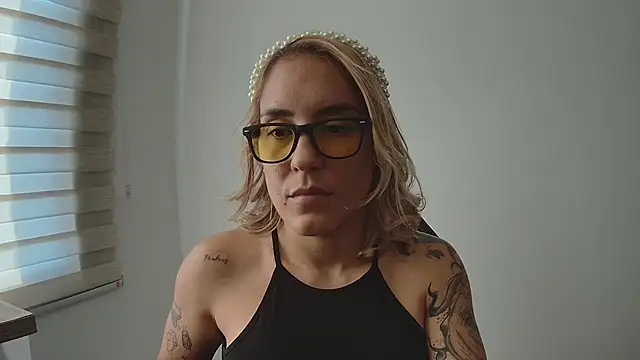 Isis69  online show from December 4, 2025, 9:12 pm