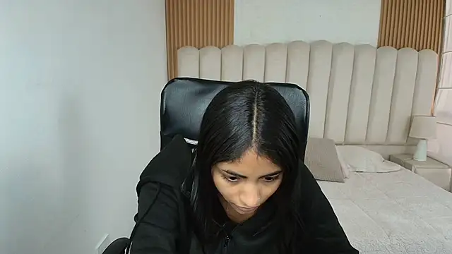 Snapshot of shaneelle chatting on May 6, 2026, 12:10 pm shaneelle online show from May 6, 2026, 12:10 pm