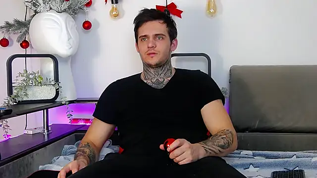 CarterCole online show from December 27, 2024, 2:12 pm