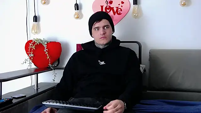 CarterCole online show from February 14, 2025, 7:49 am