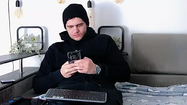 CarterCole online show from February 23, 2025, 7:33 am