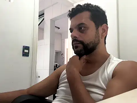 HornyBeachBoyBR online show from May 6, 2026, 1:27 pm