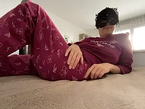 Marilou1983 online show from March 22, 2026, 12:30 pm