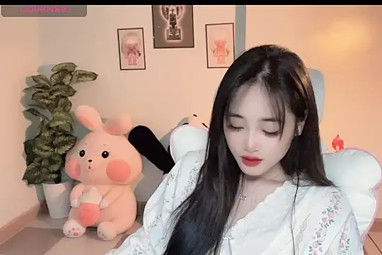 Snapshot of _Aimy_ chatting on November 22, 2025, 4:28 pm Aimy online show from November 22, 2025, 4:28 pm